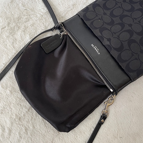 Coach Crossbody Bag EUC - Picture 4 of 7